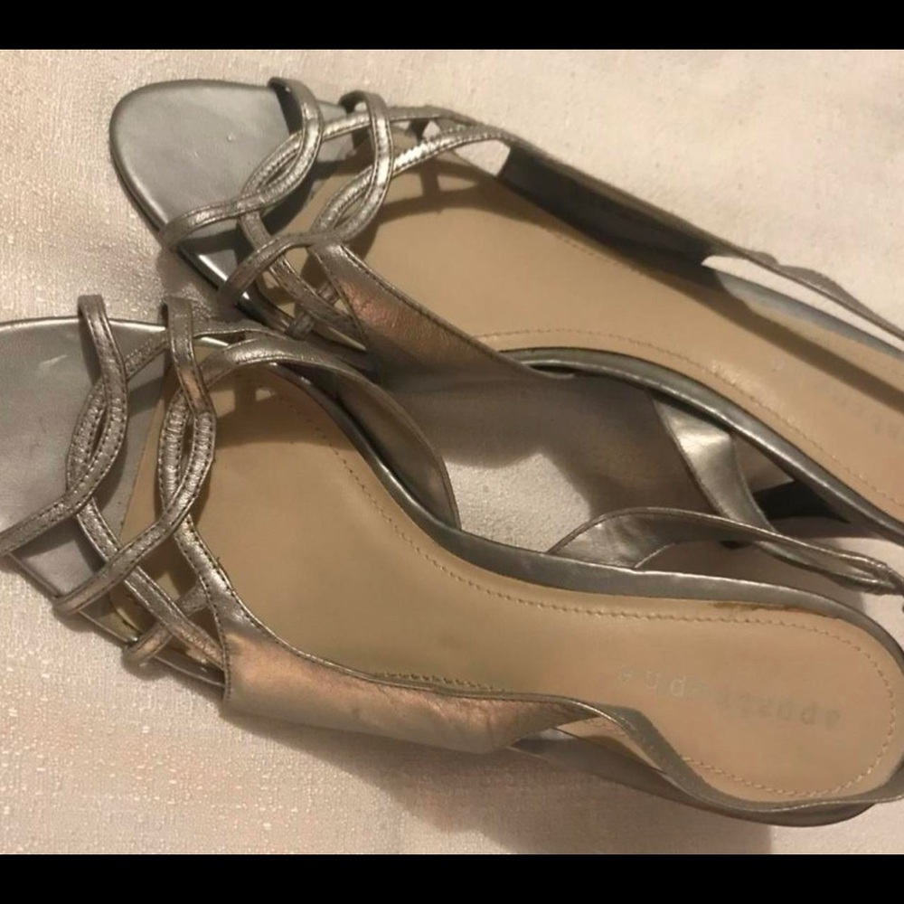 Silver open toe strapped heels. Size 9.5 medium
Lightly used - Like new